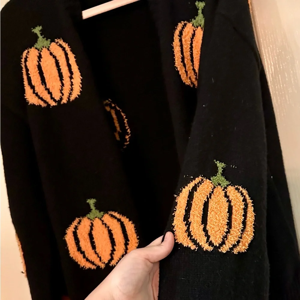 Super soft black and orange pumpkin Halloween sweater from Unique Vintage - Picture 3 of 4